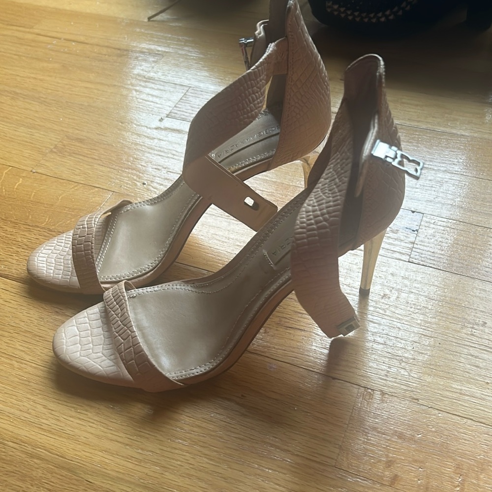 BCBG Cream Leather Snakeskin Heels - 8.5